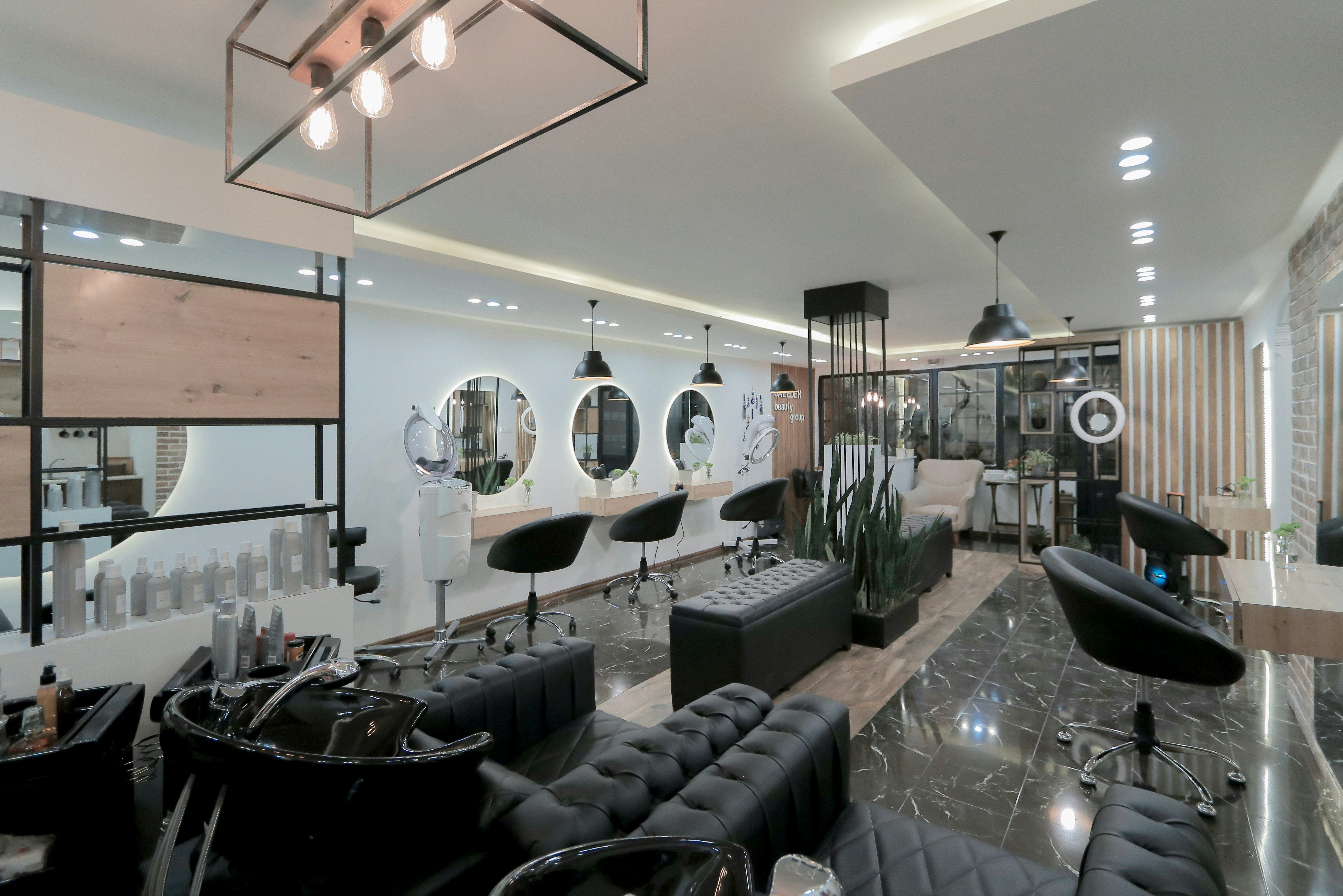 How to successfully manage a salon and improve client service